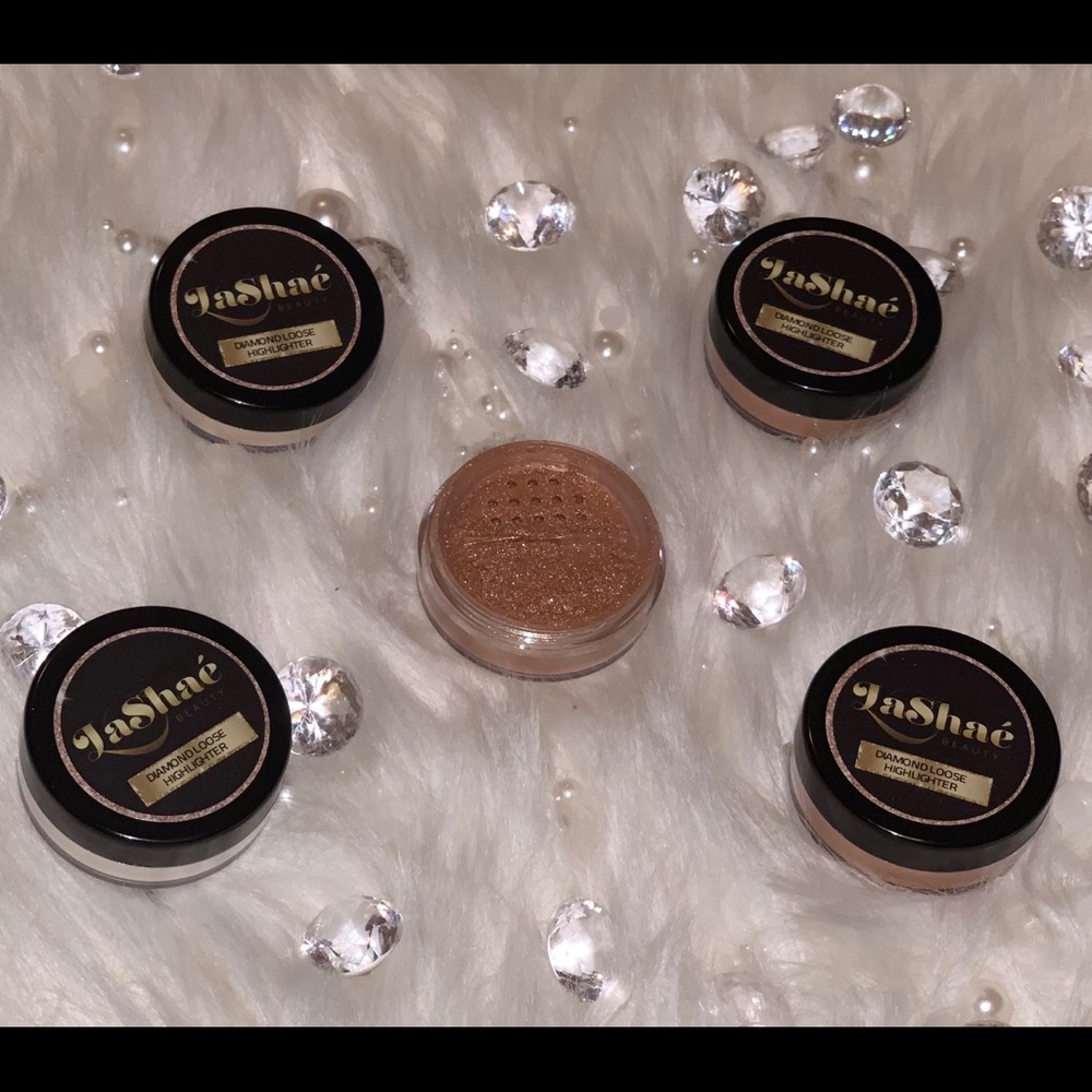 💞LaShaé Beauty”So Conceited” Highlighter Powder💞